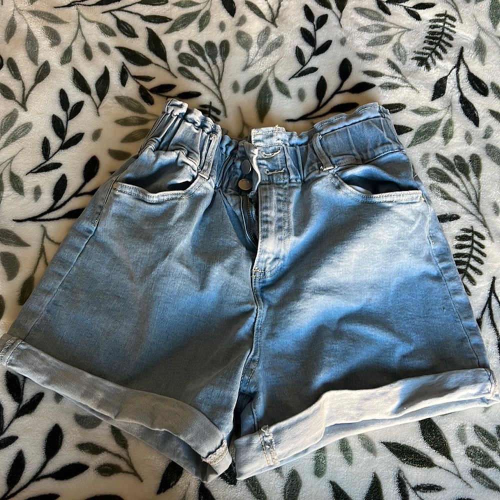 Very cute paper bag shorts